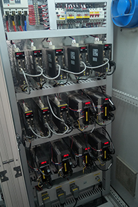 多軸控制生產線